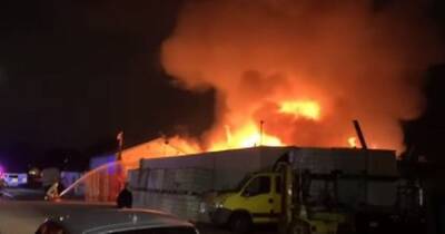Fire rips through Scots garage as dozens of firefighters battle flames - www.dailyrecord.co.uk - Scotland