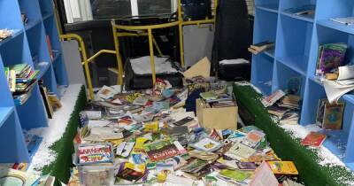 Headteacher 'disappointed and upset' after bus library damaged by vandals AGAIN - www.manchestereveningnews.co.uk - county Denton