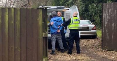 Man arrested after refusing to get out of police van... despite being told by cops he was free to go - www.manchestereveningnews.co.uk