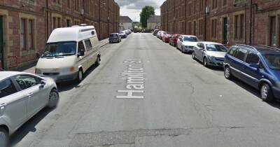 Disturbance breaks out on Falkirk street leaving woman injured as emergency crews rush to scene - www.dailyrecord.co.uk