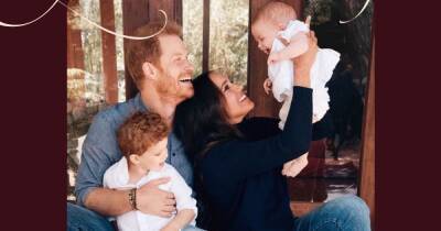 prince Harry - Meghan Markle - Kate Middleton - prince Louis - princess Charlotte - Prince Harry - Archie - prince William - Christmas - prince George - Harry and Meghan’s son Archie shows off bright red hair like his dad in Christmas card - ok.co.uk