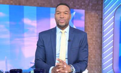 Michael Strahan has fans in stitches following fake injury video - hellomagazine.com