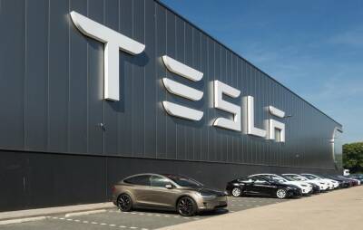 Tesla investigated after letting drivers play video games - www.nme.com