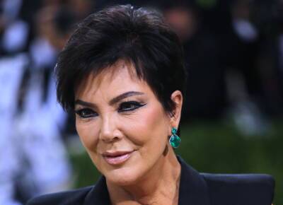 Kris Jenner Teams Up With Khloe Kardashian & Travis Barker For ‘Jingle Bells’ Cover - etcanada.com