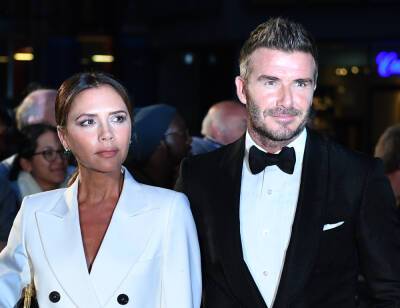 Christmas Eve - Victoria Beckham Pokes Fun At David Beckham’s Singing As Couple Get Into The Holiday Spirit In Cute Christmas Eve Posts - etcanada.com - Brooklyn