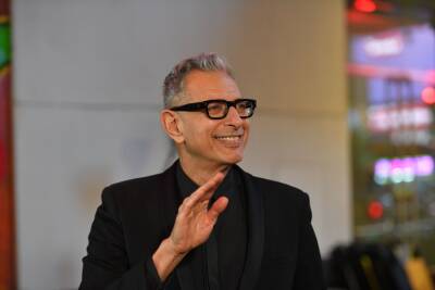 Jeff Goldblum Surprises Staff At Toronto Restaurant Enigma - etcanada.com
