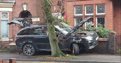 'Three arrested' after dramatic crash in Leigh - www.manchestereveningnews.co.uk