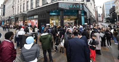Primark, Selfridges and Arndale shoppers form HUGE queues as Manchester stores open for Boxing Day sales - www.manchestereveningnews.co.uk - Manchester