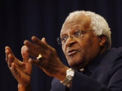 Desmond Tutu - Cyril Ramaphosa - Archbishop Desmond Tutu Dies: Anti-Apartheid Leader, Frequent TV/Film Subject Was 90 - deadline.com - Centre - South Africa