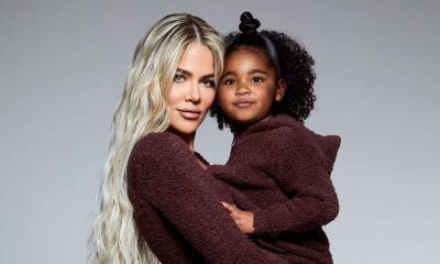 Khloe Kardashian looks spectacular in family Christmas pictures with True - us.hola.com - Kardashians