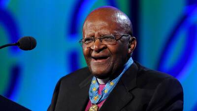 Desmond Tutu - Barack Obama - Barack Obama, Queen Elizabeth More React To Death Of Anti-Apartheid Hero Desmond Tutu - hollywoodlife.com - South Africa