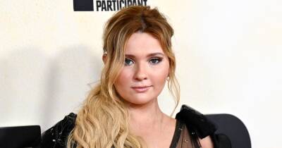 Merry Christmas - Abigail Breslin - Abigail Breslin Opens Up About ‘Weird’ Christmas After Her Father Died of COVID-19 in February - usmagazine.com