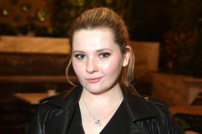 Merry Christmas - Who Died - Abigail Breslin - Abigail Breslin Opens Up About Spending First Christmas Without Her Father Who Died From COVID - etcanada.com
