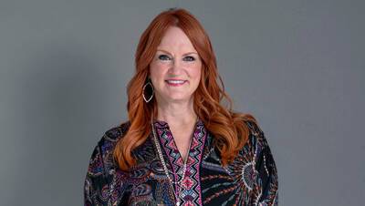 Christmas - Ree Drummond Husband Ladd Rock Matching Christmas PJs With 4 Of Her Kids — Photo - hollywoodlife.com