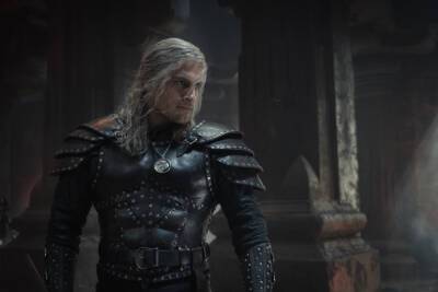 Henry Cavill Warns ‘The Witcher’ Fans Not To Toss Coins At Him: ‘I’ll Throw It Back’ - etcanada.com