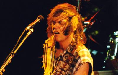 Neil Young drops surprise archival album ‘Summer Songs’ - www.nme.com