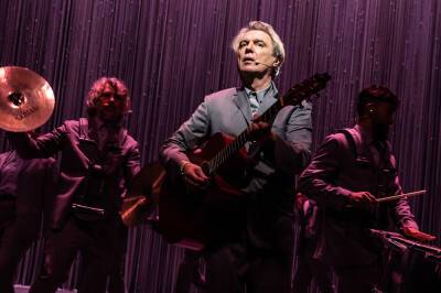 David Byrne Revises ‘American Utopia’ On Broadway Due To Band Member Covid: Teases “Unplugged & Unchained” Version With Sneak Peek Video - deadline.com - USA - parish St. James