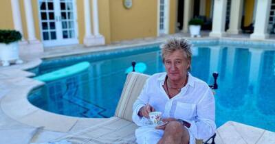 Rod Stewart poses poolside at mansion as he wishes fans a healthy new year - www.dailyrecord.co.uk - California