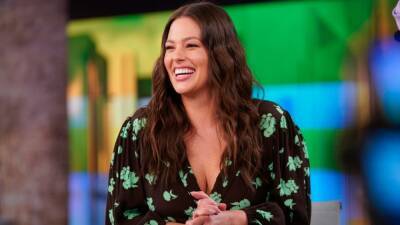 Ashley Graham Poses Nude to Show Off Her 'Tree of Life' Stretch Marks While Pregnant With Twins - www.etonline.com