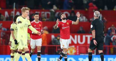 Manchester United's Bruno Fernandes disagrees with controversial referee decision for Arsenal goal - www.manchestereveningnews.co.uk - Manchester