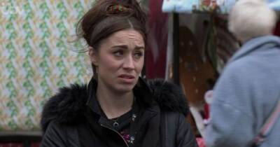Julia Goulding - Shona Platt - Sarah Barlow - Coronation Street fans in hysterics over TV blunder after spotting ITV lanyard on Shona Platt - dailyrecord.co.uk