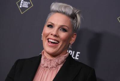 Pink Joined By Daughter To Sing Hanukkah Blessing While They Light The Menorah - etcanada.com