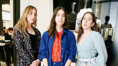 'Licorice Pizza' Star Alana Haim Joins Her Sisters at Chanel's Miami Event - www.justjared.com - Miami - Florida