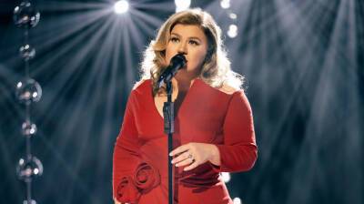 Kelly Clarkson Got Emotional While Talking About 'Feeling Alone' at Christmas Amid Divorce - www.justjared.com