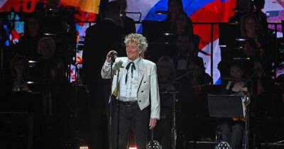 Rod Stewart bans anyone who isn't triple-vaccinated from his Christmas party - www.msn.com