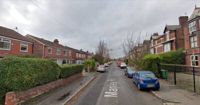 Police searching for residents of flat after £35,000 in drugs and cash found inside - www.manchestereveningnews.co.uk