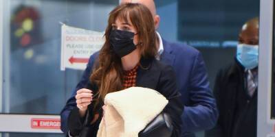 Dakota Johnson Makes a Stylish Arrival at the Airport in New York City - www.justjared.com - New York