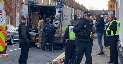Bomb squad evacuate more than 50 homes and man arrested after 'suspicious items' found - www.dailyrecord.co.uk