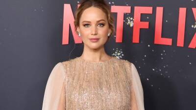 Pregnant Jennifer Lawrence on Walking First Red Carpet in Years at 'Don't Look Up' Premiere (Exclusive) - www.etonline.com - New York