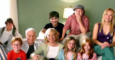 ‘Cheaper by the Dozen’ Remake: Everything to Know About the Disney+ Movie - usmagazine.com