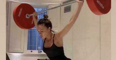 Victoria Beckham shows off impressive strength during weightlifting gym session - ok.co.uk - Victoria