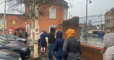 Royal Mail - Royal Mail delays as Eccles neighbours forced to queue in the rain for post - and some still left empty-handed - manchestereveningnews.co.uk