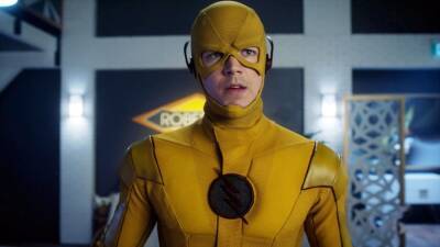 Grant Gustin - 'The Flash: Armageddon' Sneak Peek: Barry Allen Is Single and ... Reverse-Flash?! (Exclusive) - etonline.com