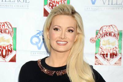 Holly Madison Talks About Hugh Hefner ‘Screaming’ At Her Over Cutting Her Hair Short In ‘Secrets Of Playboy’ Clip - etcanada.com