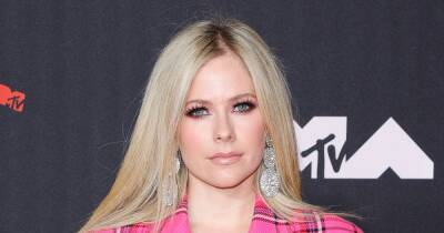 Avril Lavigne proves she hasn't aged a day with noughties-era pink hair transformation - www.ok.co.uk