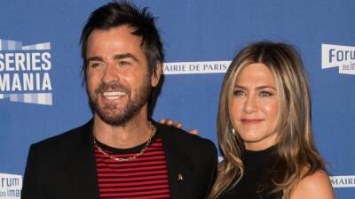Jennifer Aniston Reunites With Ex Justin Theroux for 'Facts of Life' Taping in Sweet Shot - www.etonline.com - city Sandwich