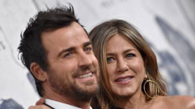 Jennifer Aniston - Justin Theroux - Ann Dowd - Jennifer Aniston and Justin Theroux Prove Exes Can Be Friends With Cuddly New Pic - glamour.com
