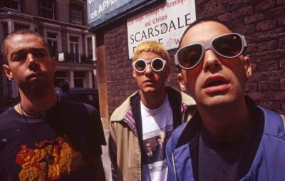 Protestor goes viral for blasting Beastie Boys’ ‘Fight For Your Right (To Party)’ outside Downing Street - www.nme.com