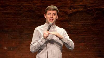 Alex Edelman’s ‘Just for Us’ Off Broadway Review: A Jewish Comic Crashes a Meeting of Neo-Nazis - thewrap.com - Britain