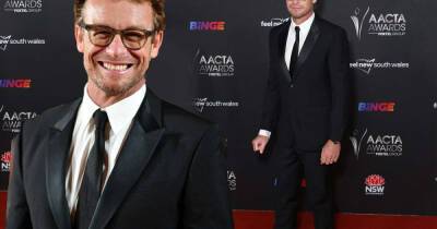 Simon Baker walks the red carpet solo at the AACTA Awards in Sydney - www.msn.com