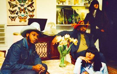 Khruangbin and Leon Bridges announce new joint EP, share music video for ‘B-Side’ - www.nme.com - Texas - city Columbia - Indiana - county Ocean