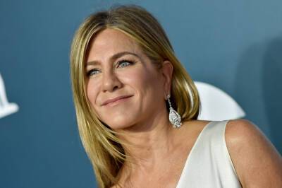Jennifer Aniston - Matt Damon - Jennifer Aniston Says She Was ‘Bullied’ After Criticizing Anti-Vaxxers: ‘I Don’t Understand The Disconnect Right Now’ - etcanada.com