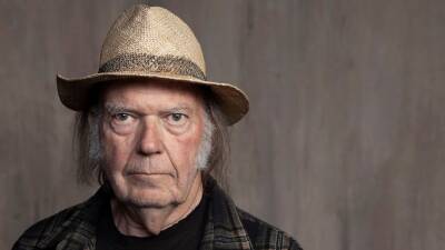 Neil Young rebuilds a Rockies barn and reunites Crazy Horse - abcnews.go.com - Colorado