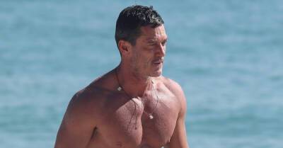 Shirtless Luke Evans Gets In a Beach Day in Miami - www.justjared.com - Miami - county Evans