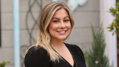Pregnant Shawn Johnson Reveals She's Tested Positive for COVID-19 - www.etonline.com