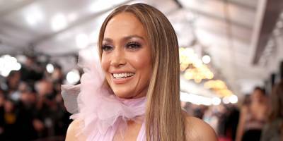 Jennifer Lopez Will Star & Produce 'The Mother' For Netflix With 'Mulan's Niki Caro Directing - www.justjared.com